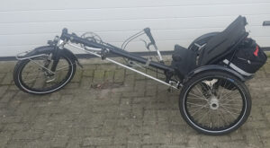 Hase Kettwiesel van links