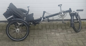 Hase Kettwiesel van rechts